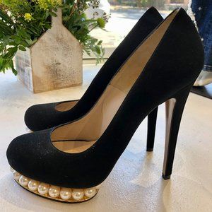 Vero Cuoio Black Pumps with Pearls